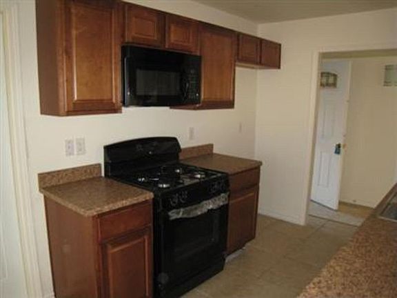 3rd image of 901 Parkside Dr NE