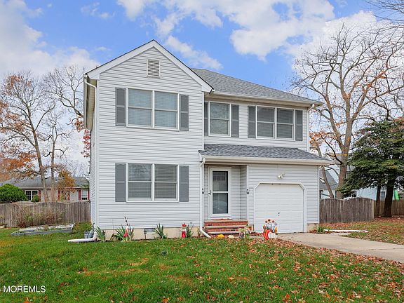 3rd image of 131 Holly Court