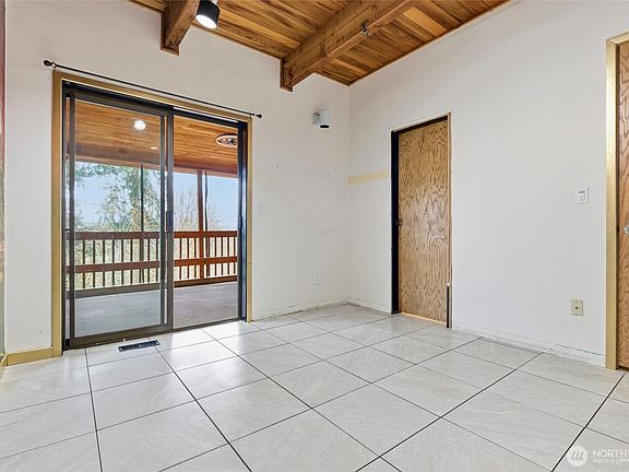 4th image of 12425 137th Avenue E