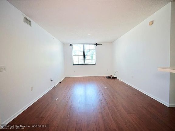 4th image of 720 S Sapodilla Ave APT 207