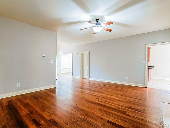 3rd image of 798 Winding Oak Way