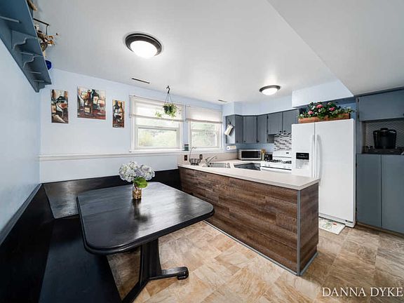 4th image of 8298 Peachtree Ave NE