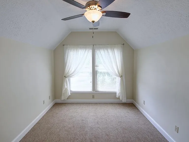 3335 E Covenanter Dr — Photo 11
