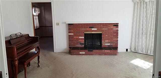 2nd image of 33 E Evergreen St