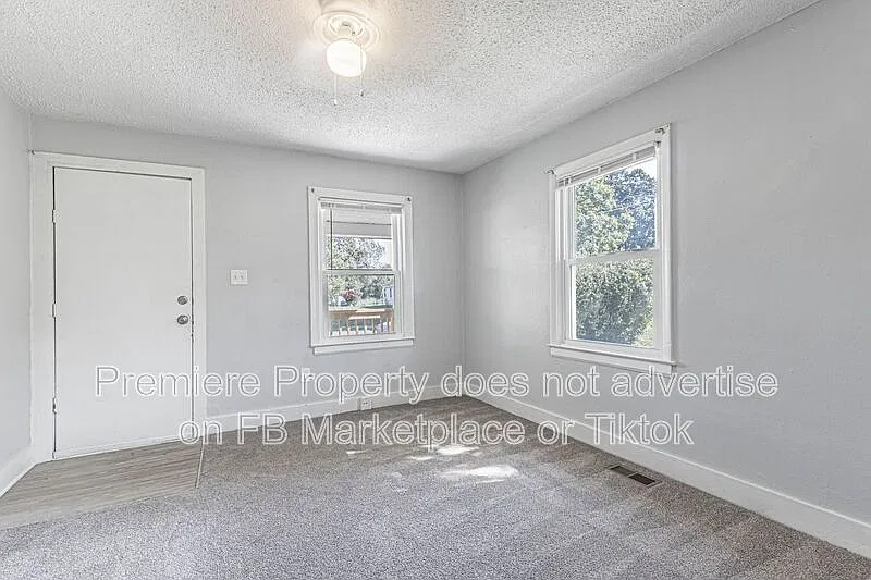 3 bed, 1.0 bath, 915 sqft, $1,150 — Photo 2