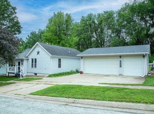 317 4th St NE, Waverly, IA 50677