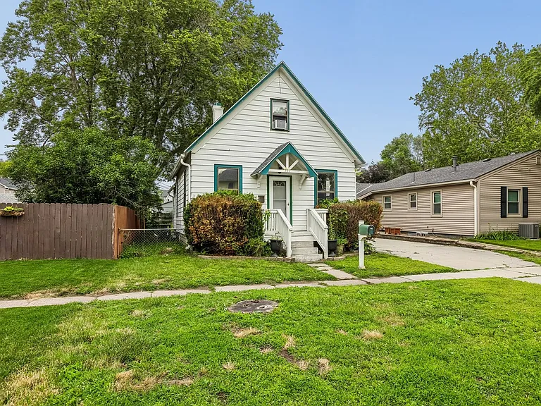 535 N Pebble St — Photo 2