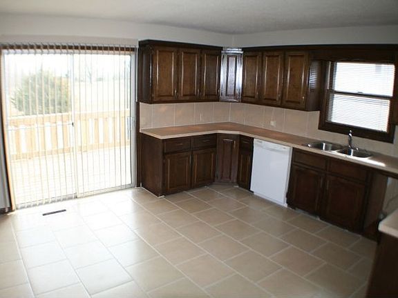 3rd image of 1724 N Fairway Dr