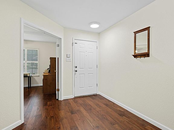 4th image of 1700 Rockwood Ln