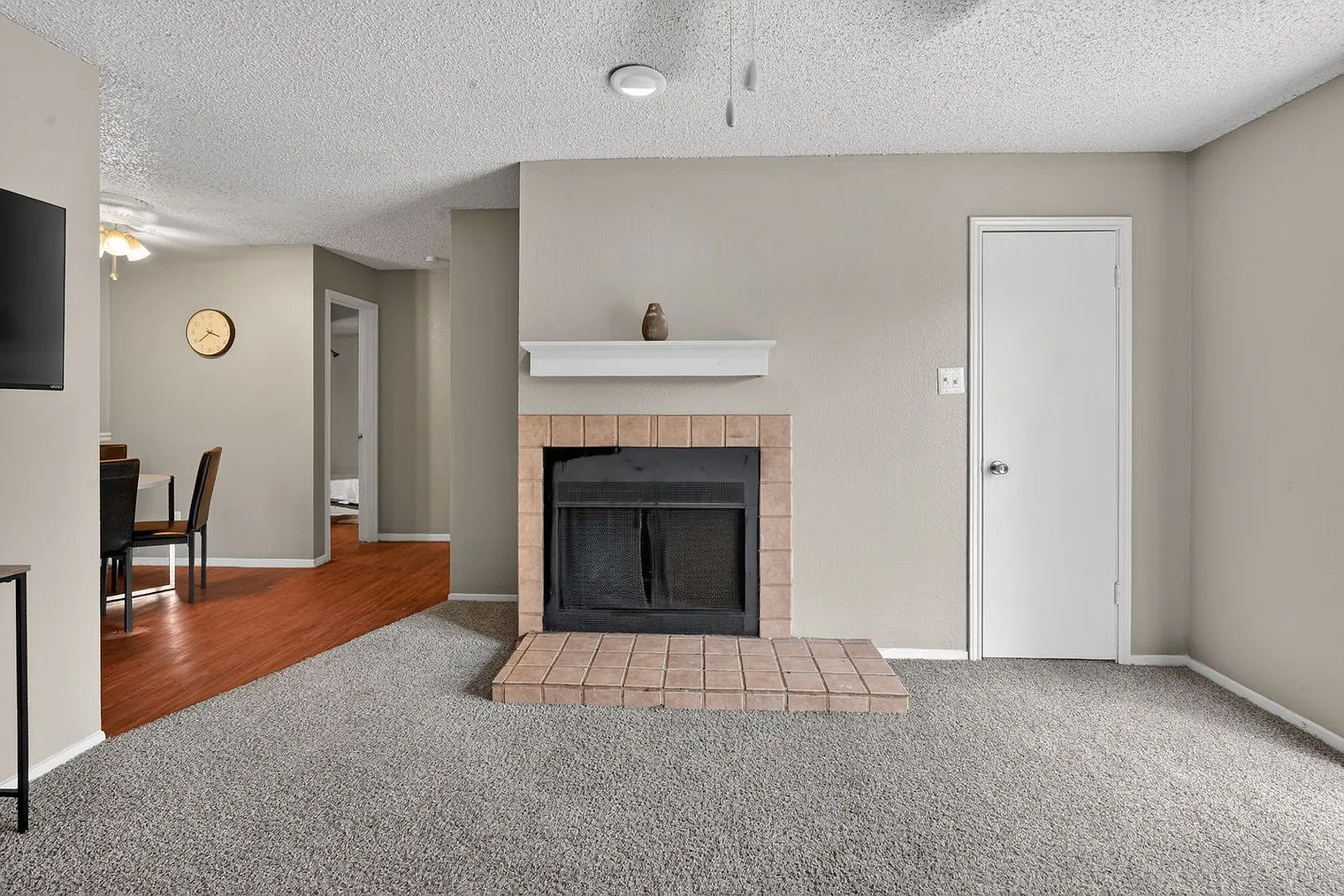 2 bed, 2.0 bath, 9515 sqft, $1,668 — Photo 4