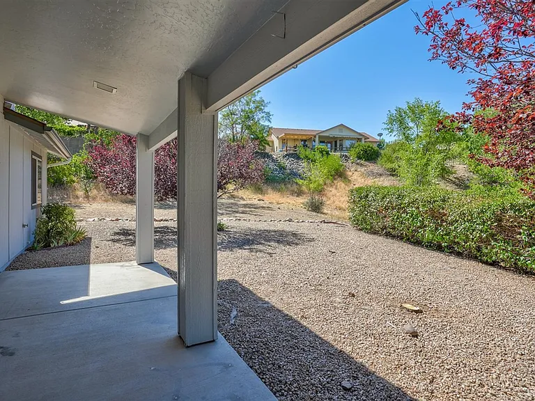 379 Badger Ct — Photo 31