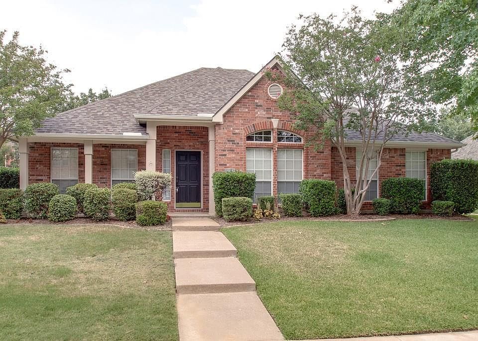 1st image of 2816 Lake Ville Ln