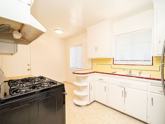 4th image of 22814-22832 Alice St #22820