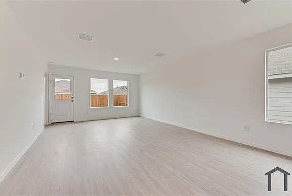 4017 Equestrian Dr — Photo 15