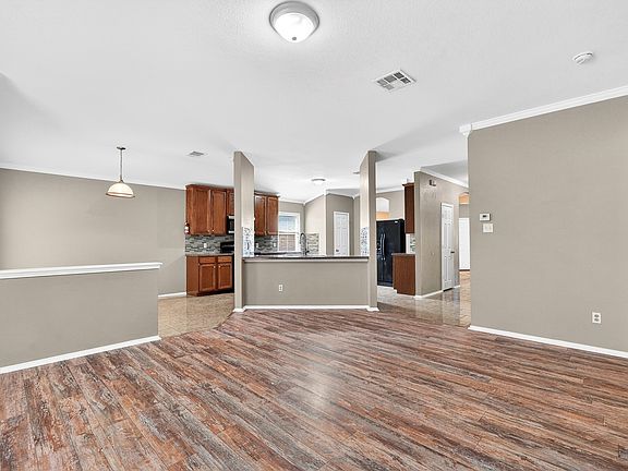 4th image of 6300 Taree Loop