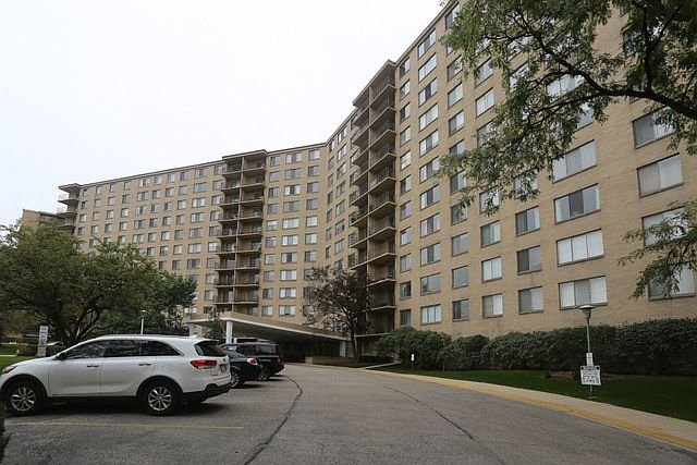 1st image of 6933 N Kedzie Ave APT 501