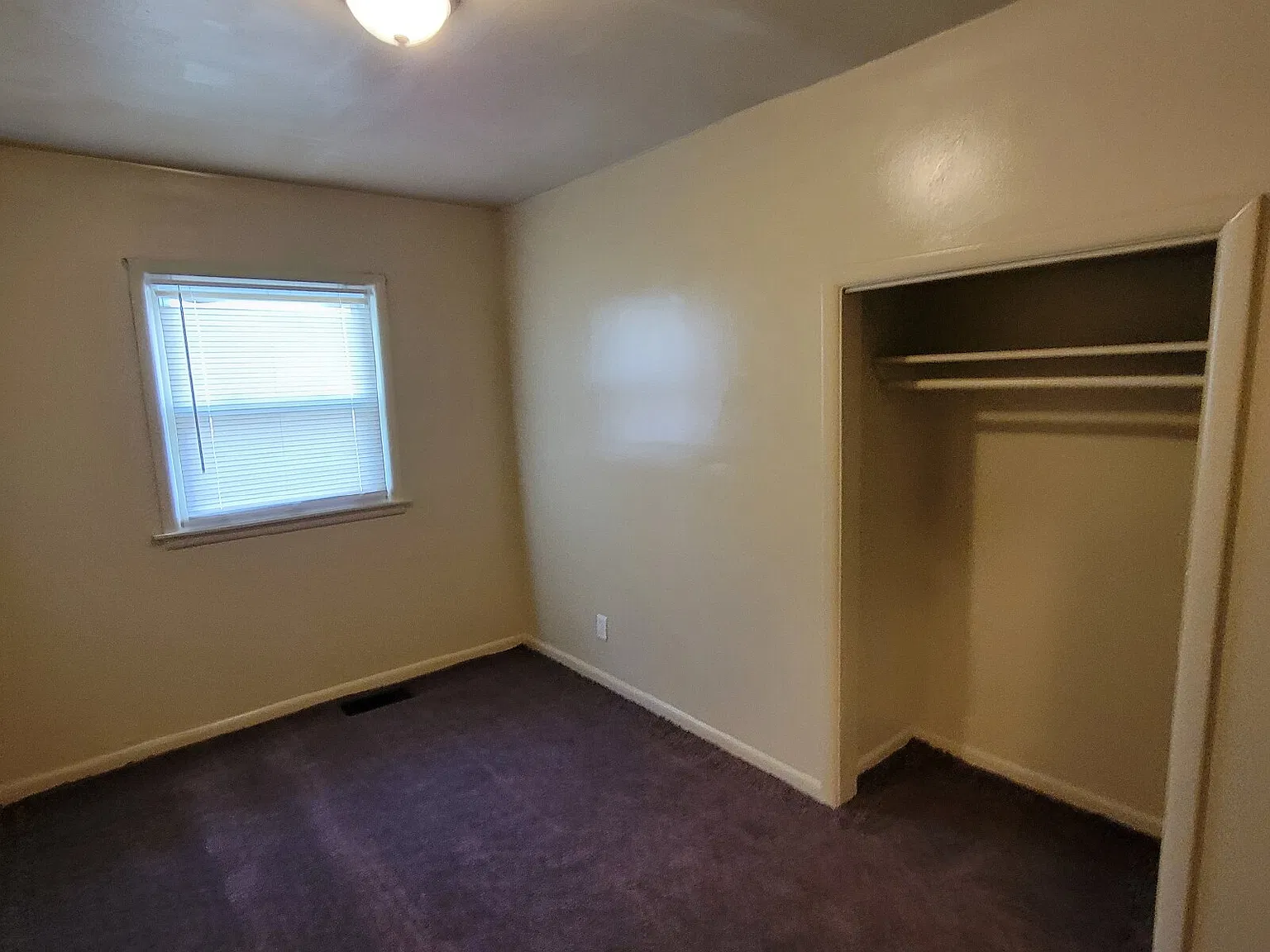 3 bed, 1.0 bath, $1,025 — Photo 2