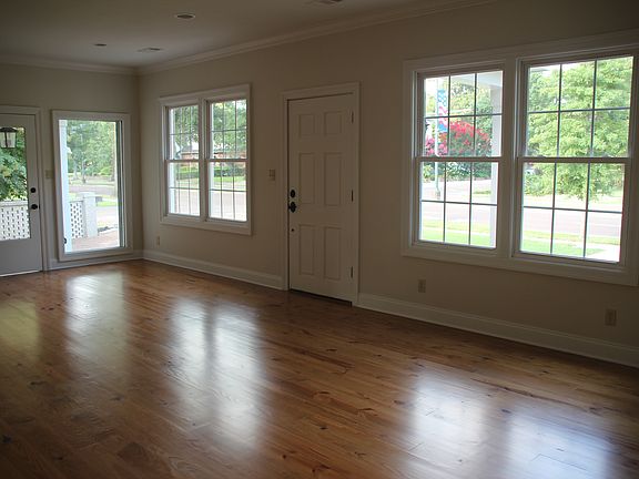 LIVING ROOM - 27' X 15' 4"