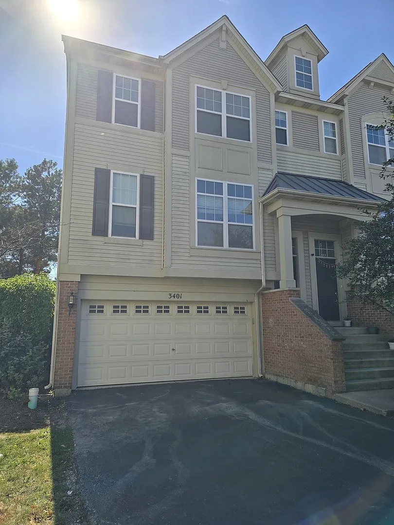 3 bed, 2.5 bath, 1864 sqft, $2,800 — Photo 1