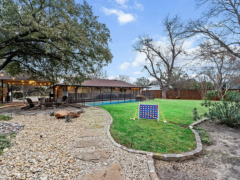 6806 Royal Ln — Photo 29