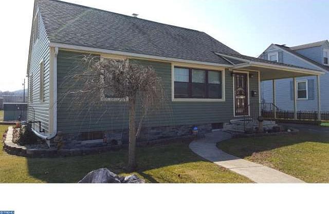 1st image of 304 W Race St