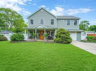 19 Hamilton Rd, Mastic Beach, NY 11951