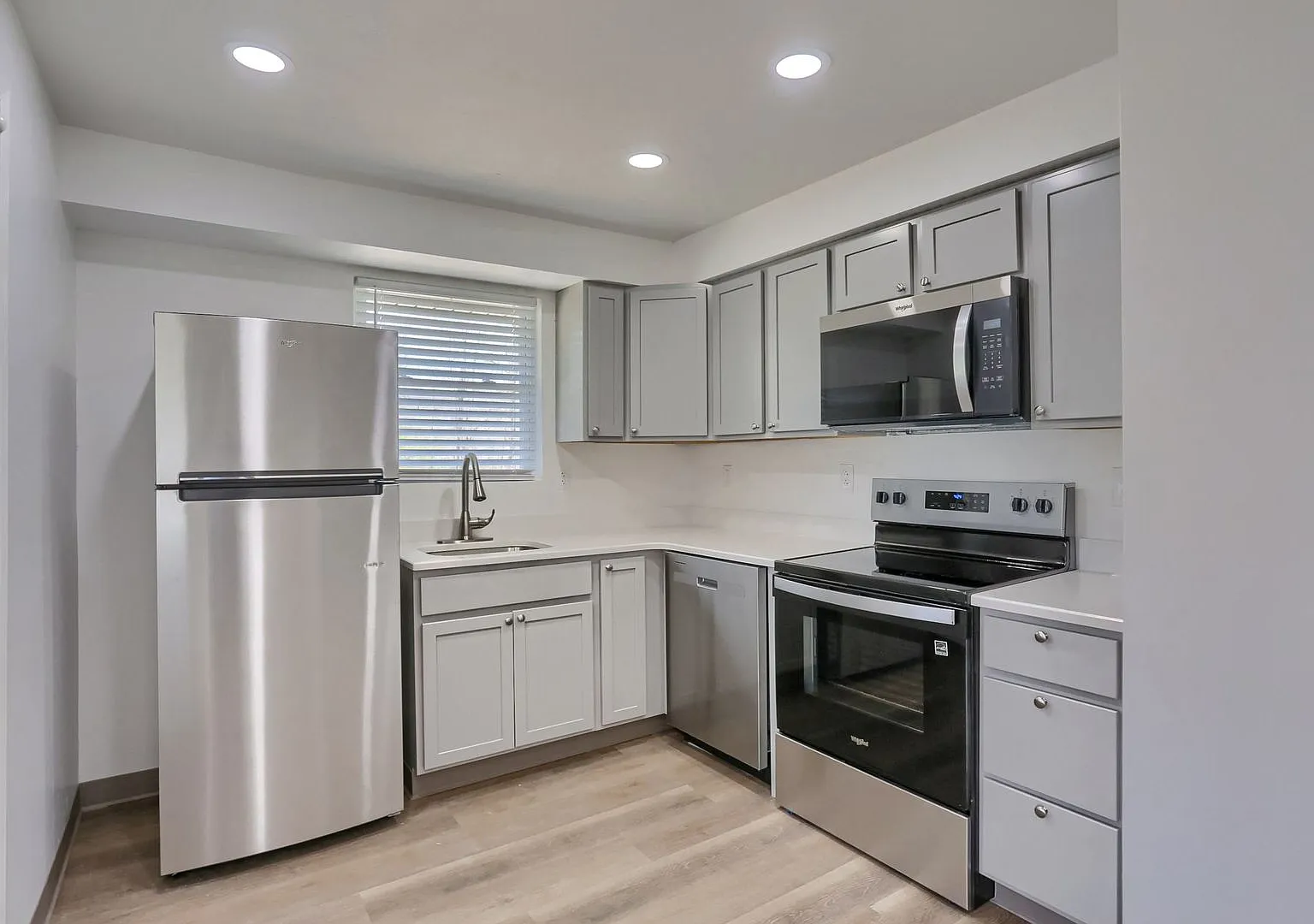 153 Kathleen Dr — Photo 4