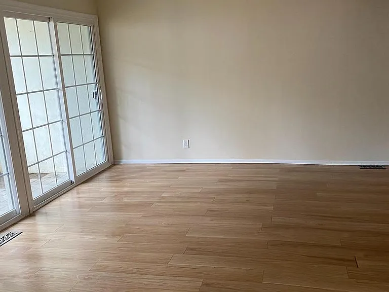 192 E Chelsea Cir — Photo 2