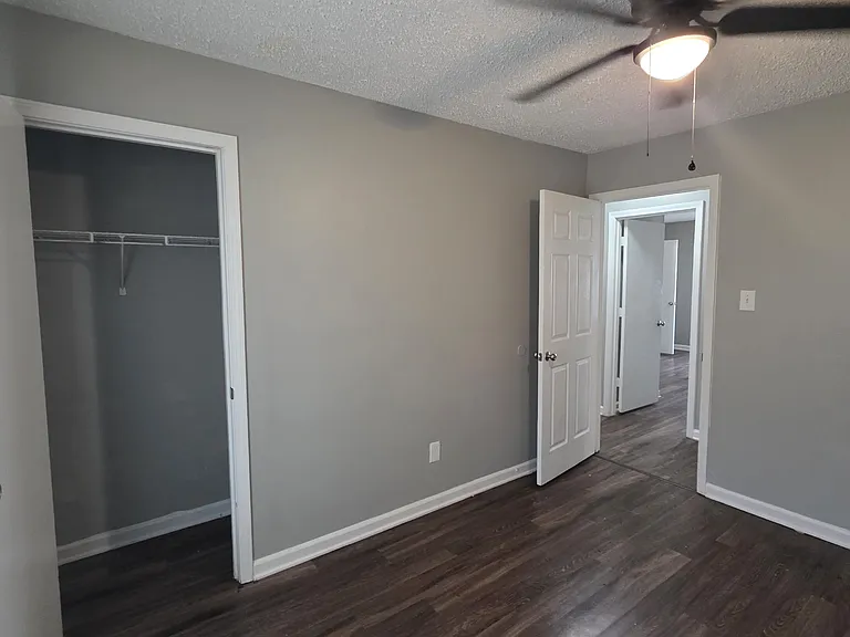 2504 Redvers Ave — Photo 10