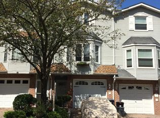 17 Star Ct, Staten Island, NY 10312