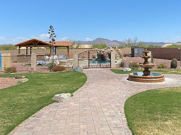 Backyard w/poolhouse