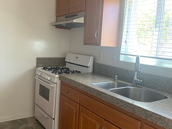 5th image of 1910 Warfield Ave #A