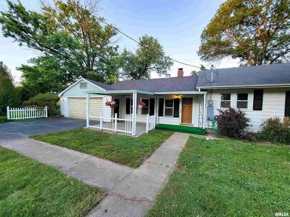 401 E Johnson St, Fairfield, IL 62837