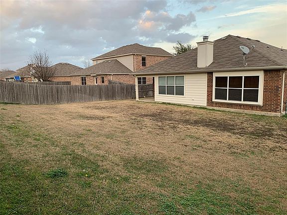 4th image of 1513 Lakeside Dr