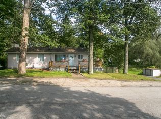 121 Brown Trl, Hopatcong, NJ 07843