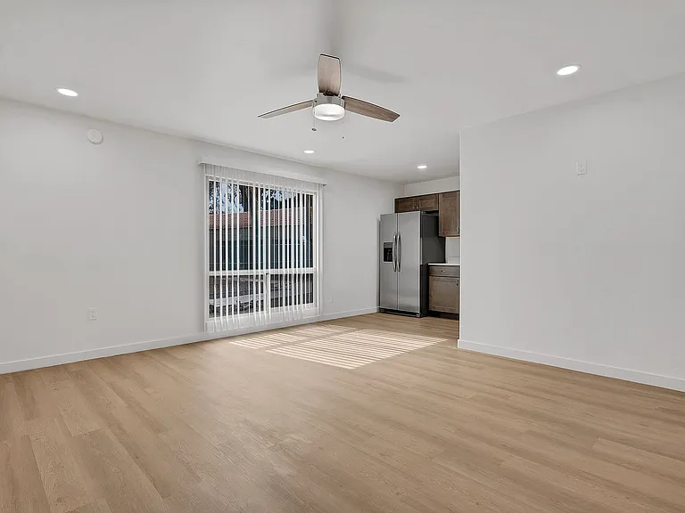 El Dorado Apartments — Photo 31