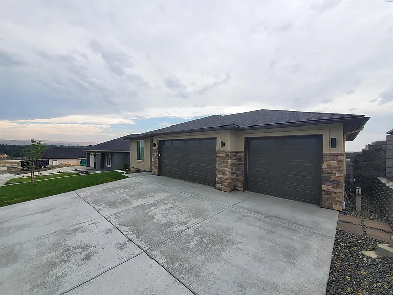4130 N Clover Rd — Photo 1