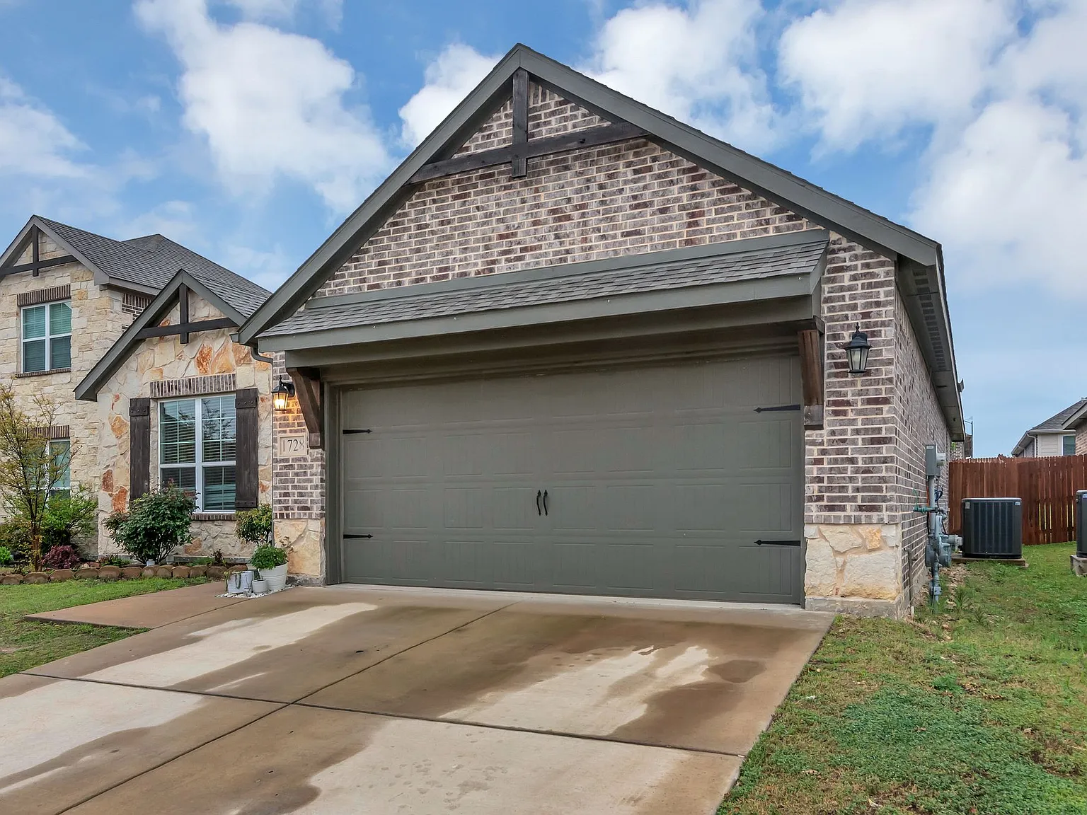 3 bed, 1830 sqft, $2,300 — Photo 2