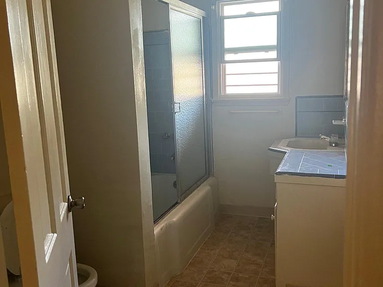 10990 Strathmore Westwood #3 — Photo 3