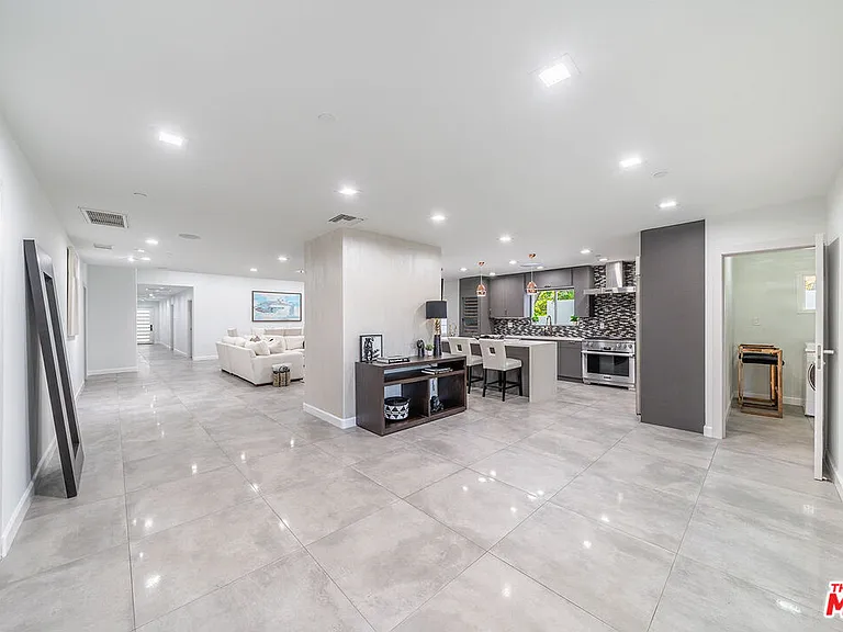 5010 Fulton Ave — Photo 14