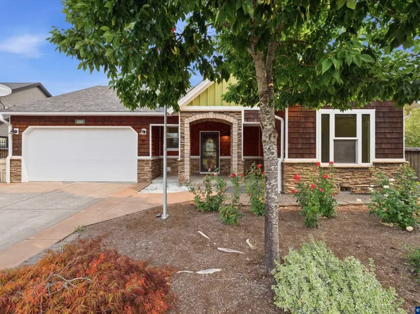 1282 SE Academy St, Dallas, OR 97338