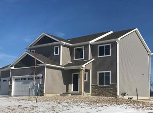 1324 Green Hills Dr, Norwalk, IA 50211