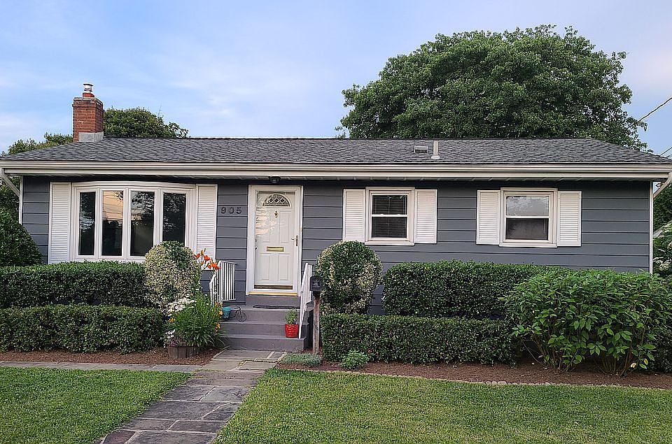 1st image of 905 1st St