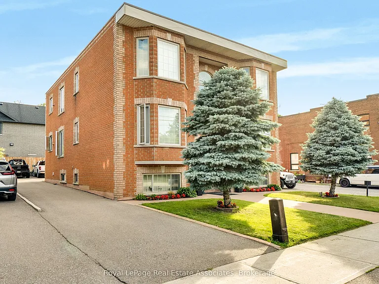 48 Mississauga Rd N #1 — Photo 5
