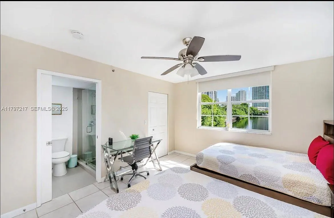 2 bed, 1100 sqft, $4,500 — Photo 3