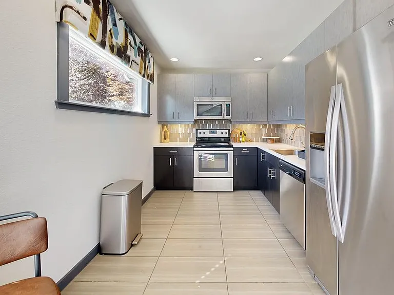 Ellyson Apartment Homes — Photo 11