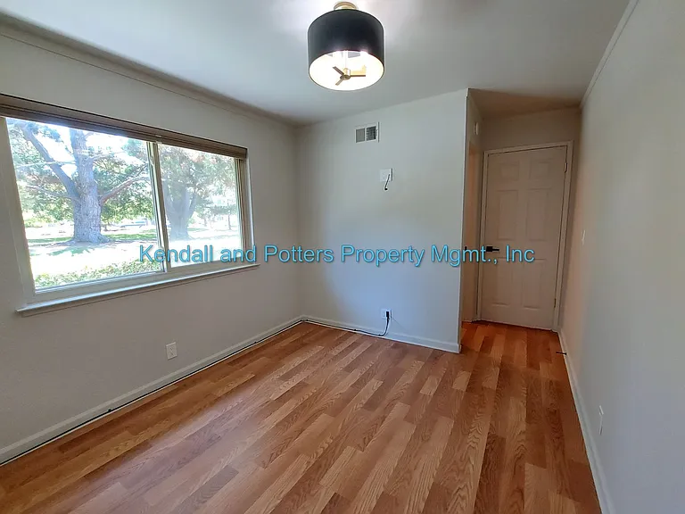 1121 Sutherland Ln #1 — Photo 8