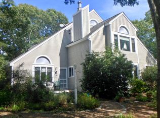 3 N Meadow Ln, Oak Bluffs, MA 02557