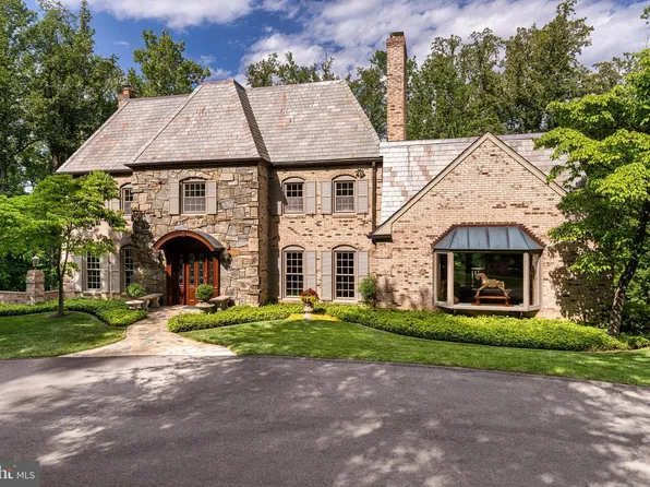 7018 Green Oak Dr, McLean, VA 22101