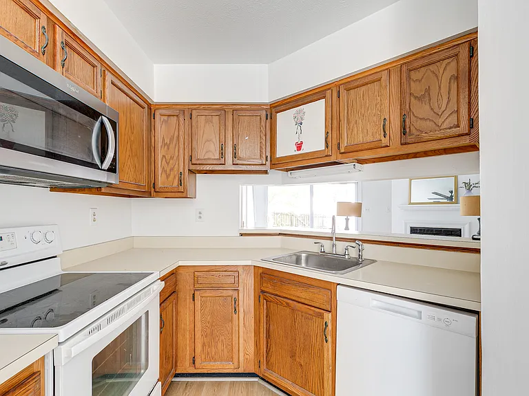 7826 Fitzgerald Ct — Photo 12